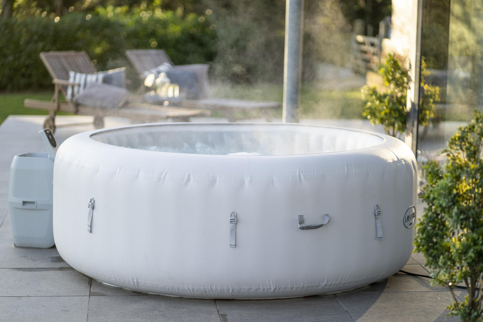 Lay-Z-Spa porealtaan puhdistus